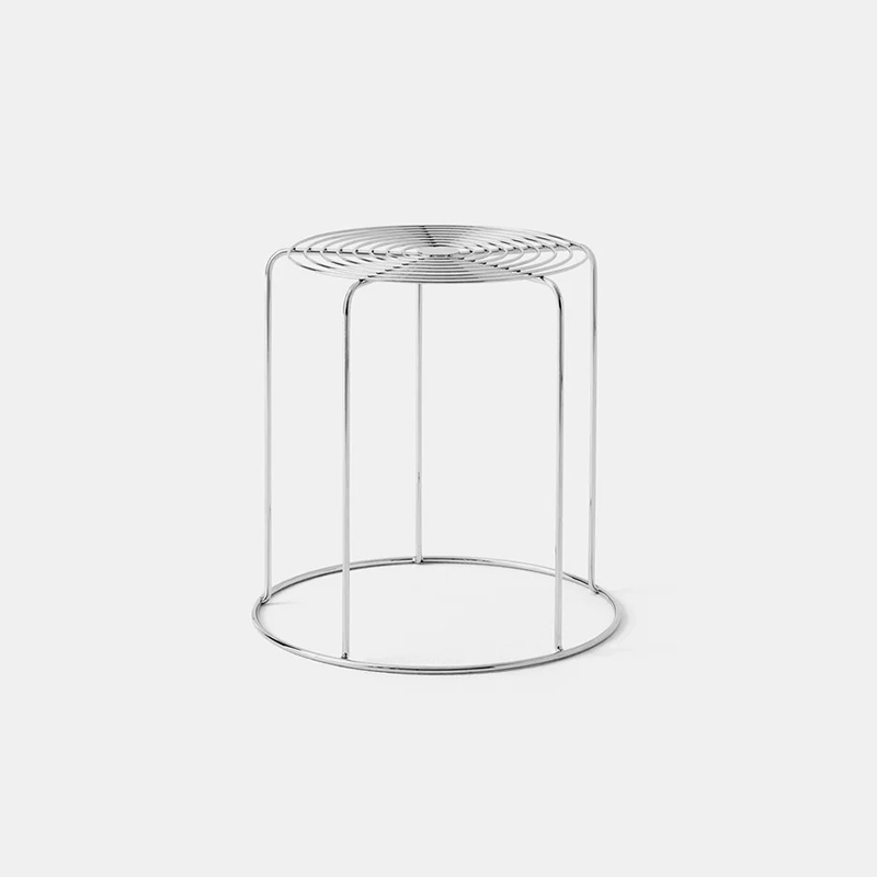 Tr&aring;dskammel VP11 &ndash; Minimalistisk taburet i rustfrit st&aring;l og sidebord VP11