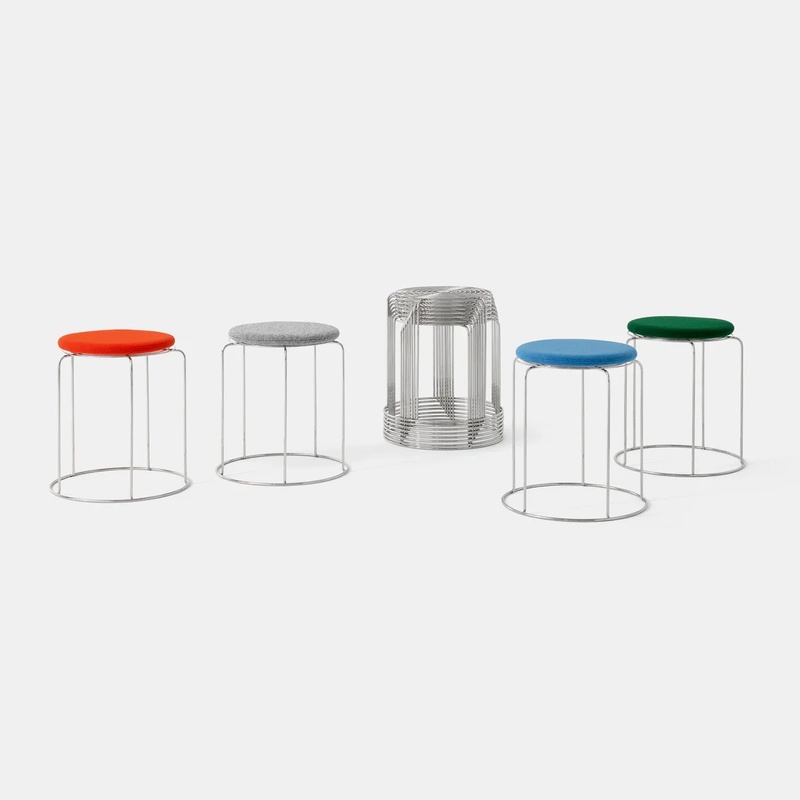 Tr&aring;dskammel VP11 &ndash; Minimalistisk taburet i rustfrit st&aring;l og sidebord VP11