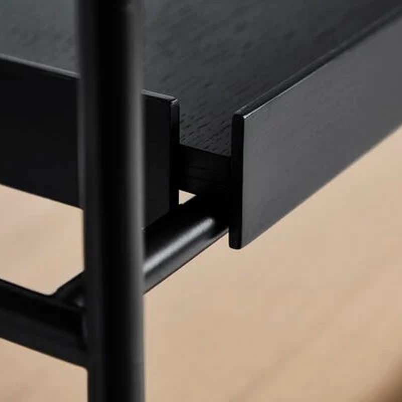 Minimalistisk 3-lags v&aelig;ghylde &ndash; Metal & Eg tr&aelig; &aring;bne hylder