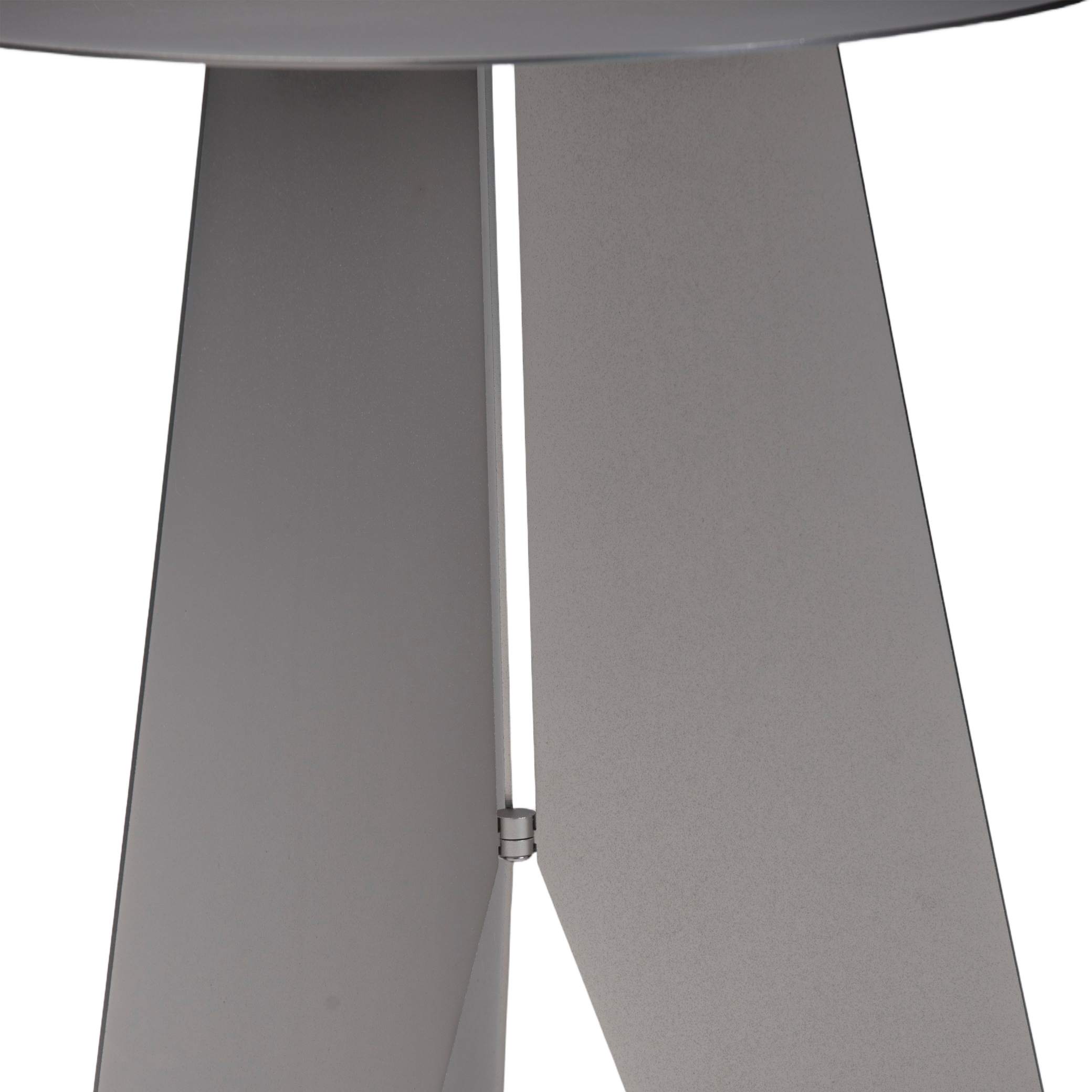 Moderne foldet metalsidebord