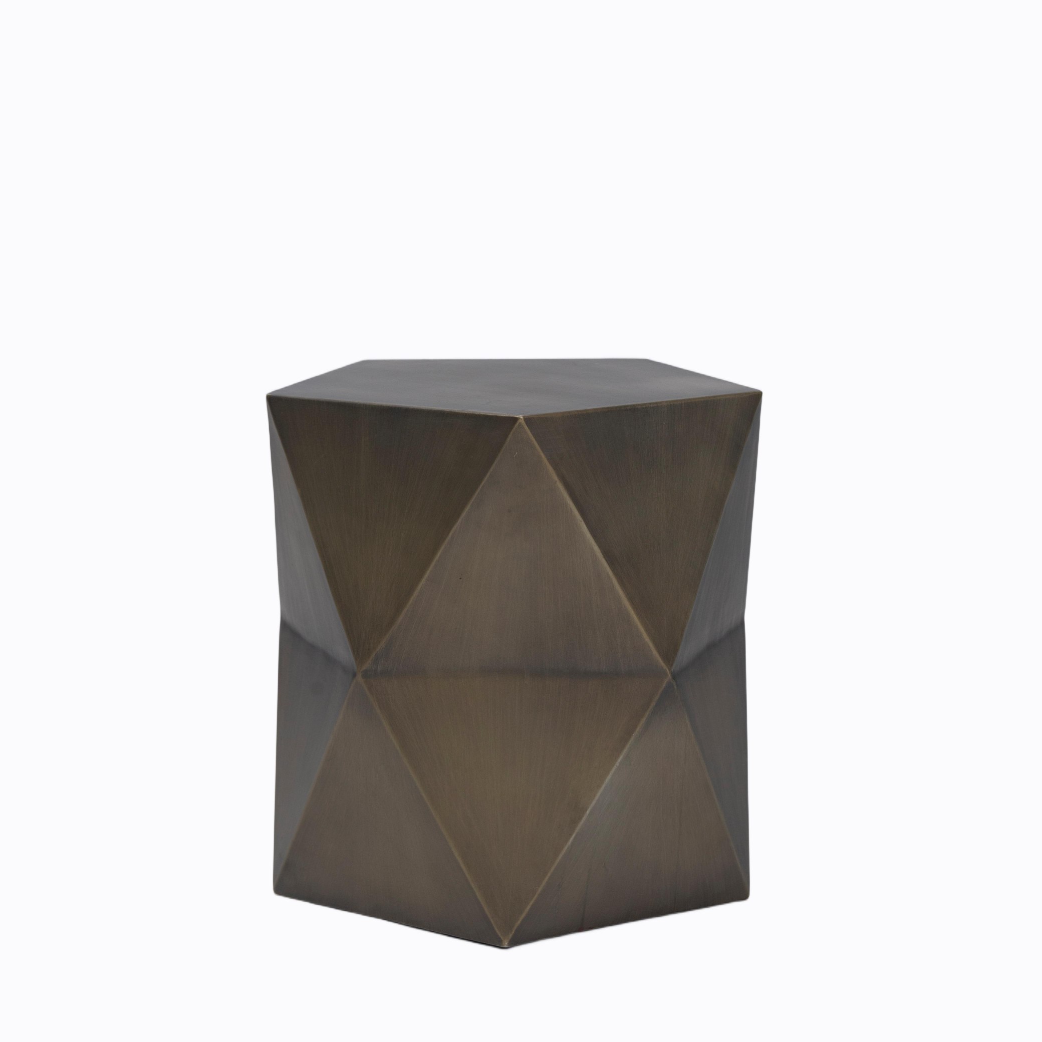 Geometrisk metalsidebord
